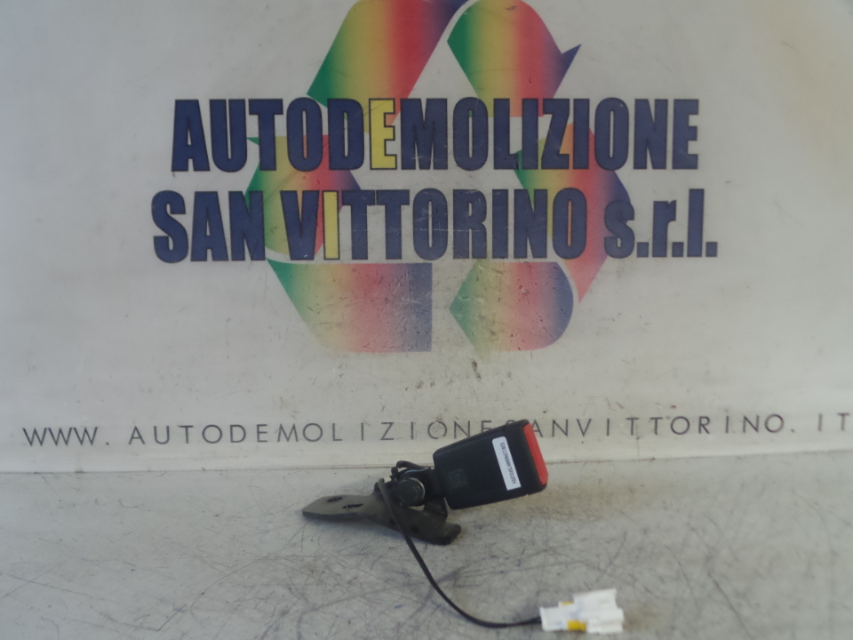 AGGANCIO CINTURA DI SICUREZZA POST. DX. FIAT 500X (5F) (11/14>)